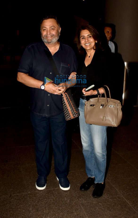 Photos: Rishi Kapoor and Neetu Singh snapped at the airport Photos: Rishi Kapoor and Neetu Singh snapped at the airport