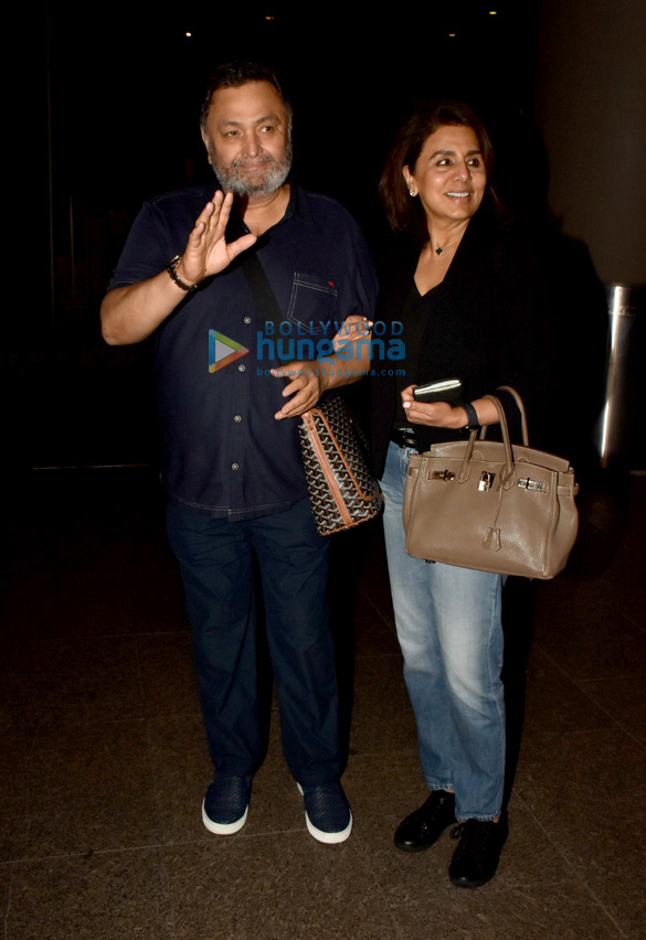 photos rishi kapoor and neetu singh snapped at the airport 4