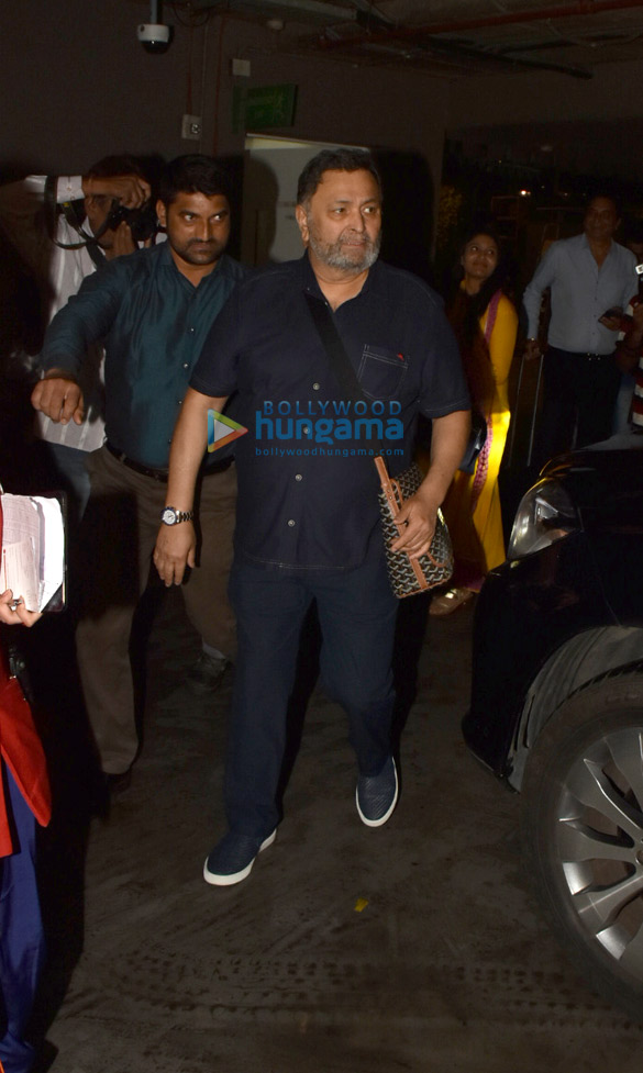 photos rishi kapoor and neetu singh snapped at the airport 6