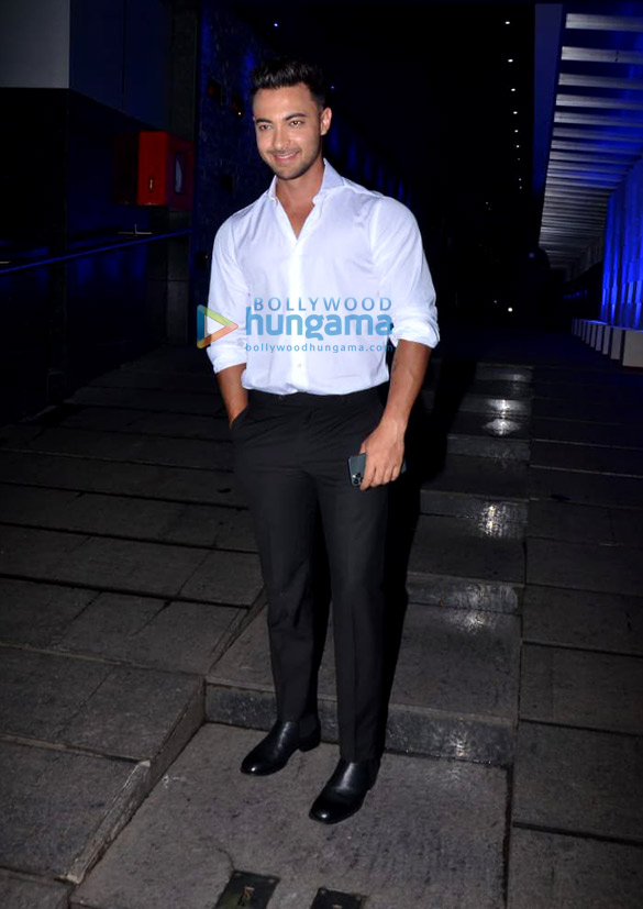 photos salim khan salma khan helen and others spotted at hakkasan in bandra 5