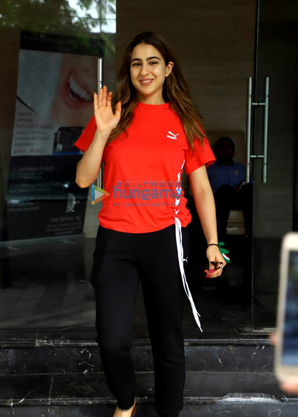 Photos: Sara Ali Khan spotted in Juhu Photos: Sara Ali Khan spotted in Juhu