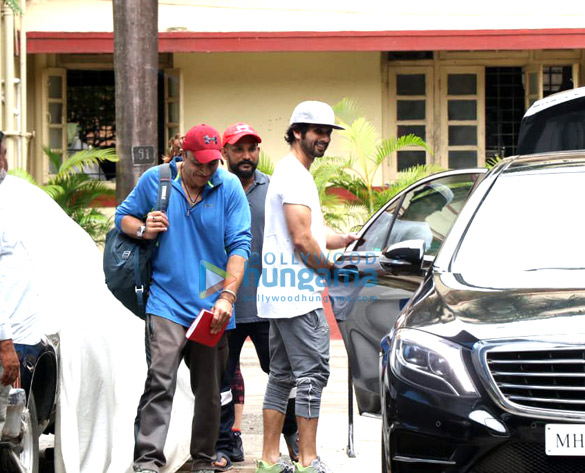 photos shahid kapoor snapped at the gym 1 3