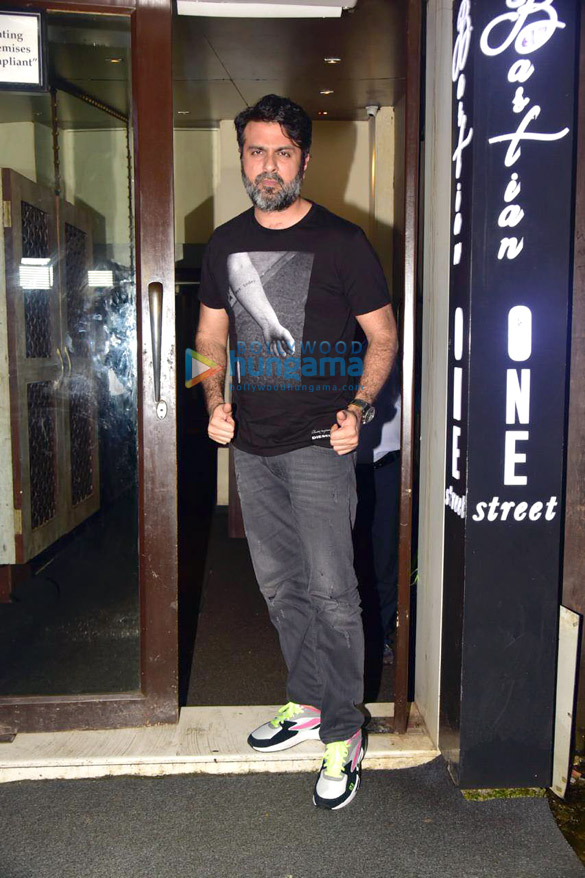photos shilpa shetty shamita shetty rinzing denzongpa tanishaa mukerji and others spotted at bastian in bandra 5