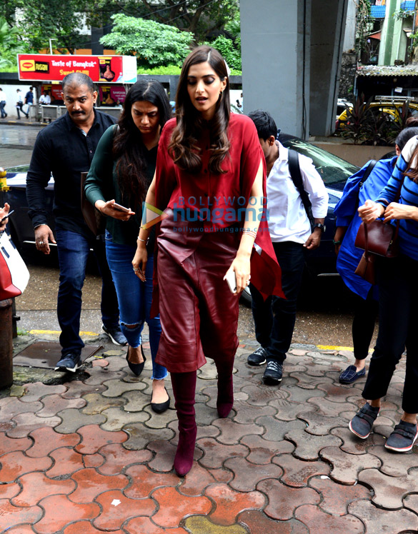 photos sonam kapoor ahuja and dulquer salmaan snapped promoting their film the zoya factor 2 2