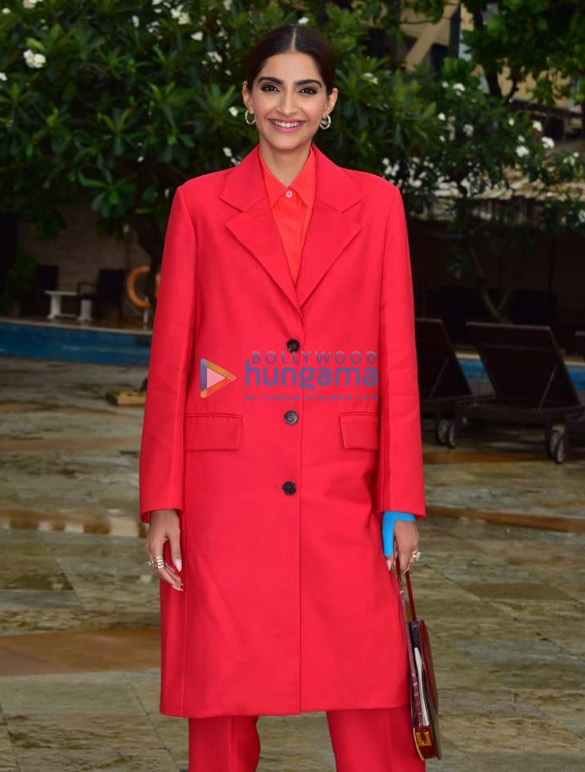 photos sonam kapoor ahuja snapped promoting her film the zoya factor 3 2