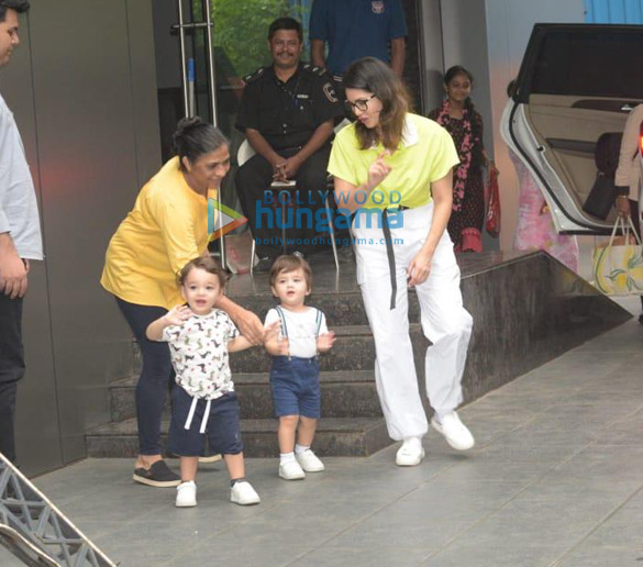 photos sunny leone snapped with her kids at play school in juhu 2 4