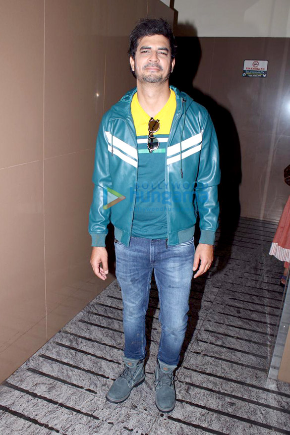photos sushant singh rajput shraddha kapoor varun sharma and tahir raj bhasin snapped interacting with the audience at pvr juhu 4