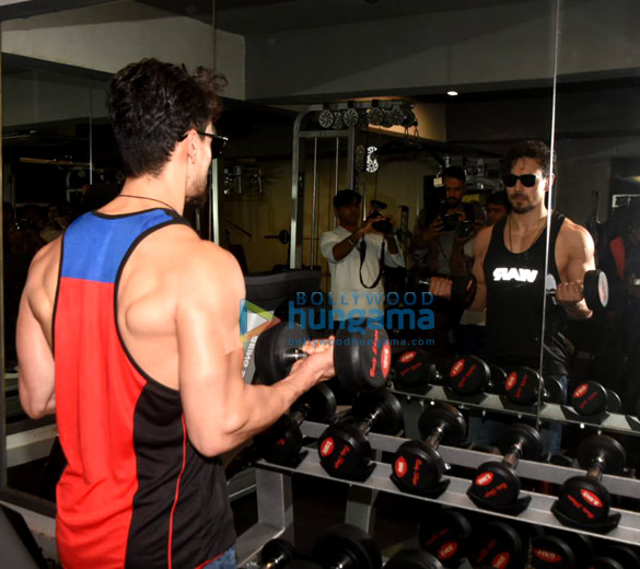 photos tiger shroff snapped at fyl zone fitness 4