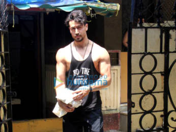 Photos: Tiger Shroff spotted at an astrologer's house in Khar