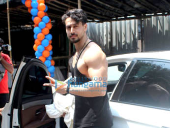 Photos: Tiger Shroff spotted at an astrologer's house in Khar