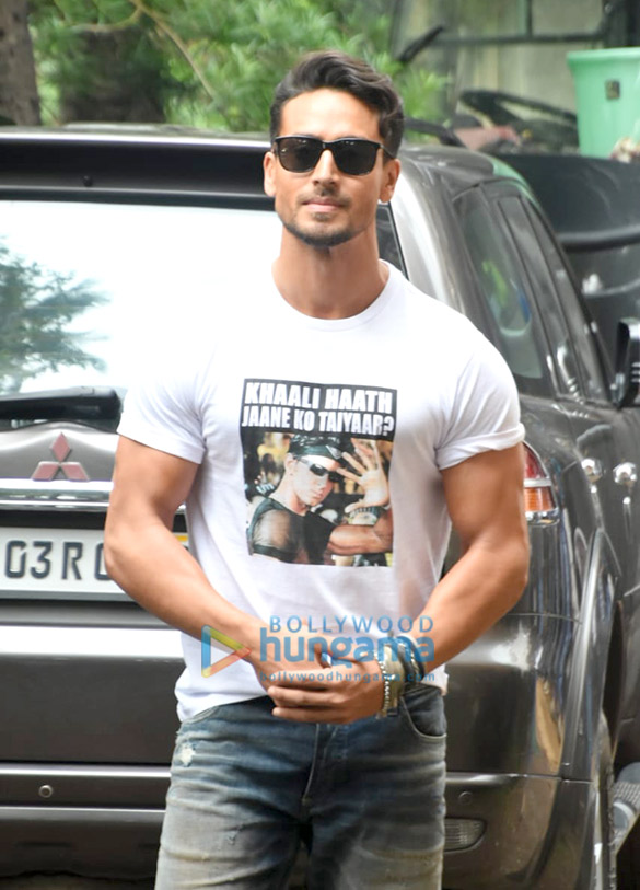 photos tiger shroff spotted during war promotion 6
