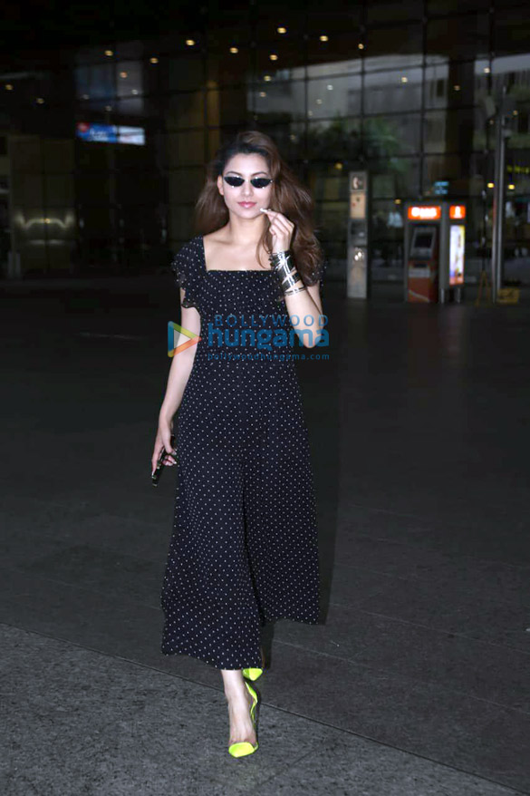 photos urvashi rautela kangana ranaut and karishma tanna snapped at the airport 4