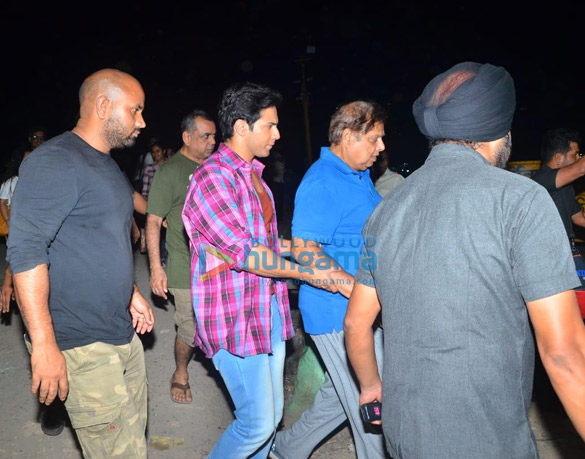 photos varun dhawan david dhawan and anjini dhawan snapped at the versova jetty 3