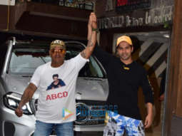 Photos: Varun Dhawan snapped at gym in Juhu