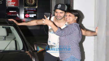 Photos: Varun Dhawan snapped at gym in Khar