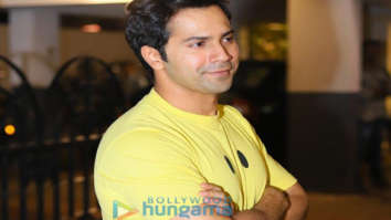 Photos: Varun Dhawan snapped in Juhu