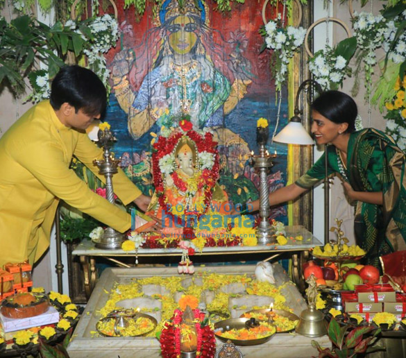 photos vivek oberoi and others snapped during ganpati visarjan 2019 4