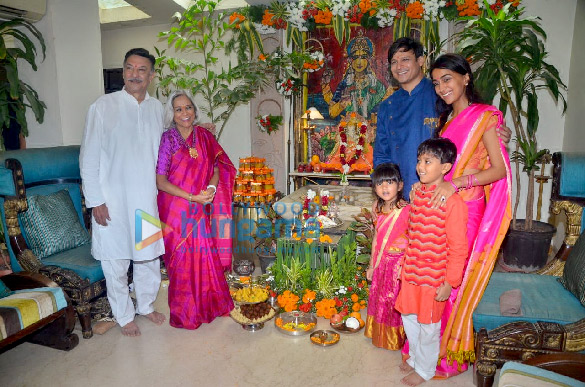 photos vivek oberoi snapped with his family during ganpati puja at his residence 1