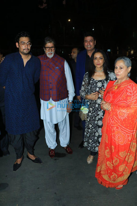 amitabh bachchan jaya bachchan javed akhtar and others attend aditya singhs exhibition at jehangir art gallery fort 4
