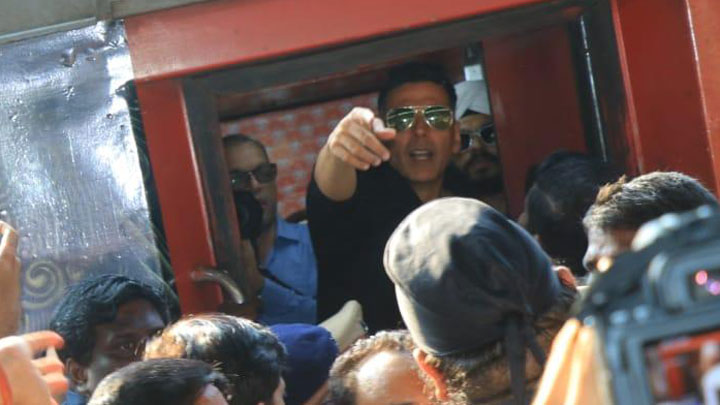 Inside Housefull 4’s ‘Promotion on Wheels’ | Akshay | Riteish | Bobby | Kriti | Pooja | Part 2