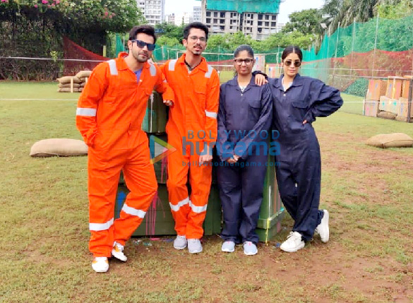 Photos: Varun Dhawan and Janhvi Kapoor are all set to play paintball with their fans from Hyderabad Photos: Varun Dhawan and Janhvi Kapoor are all set to play paintball with their fans from Hyderabad