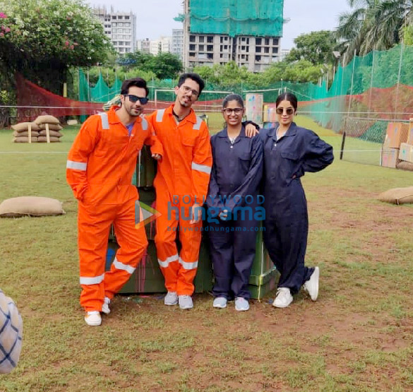photo varun dhawan and janhvi kapoor are all set to play paintball with their fans from hyderabad 3