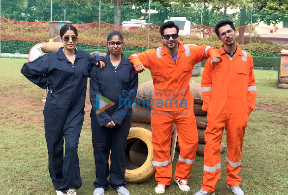 photo varun dhawan and janhvi kapoor are all set to play paintball with their fans from hyderabad 5