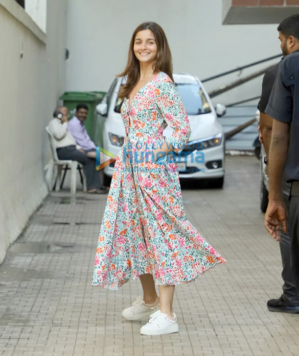 photos alia bhatt snapped at the old dharma office 5