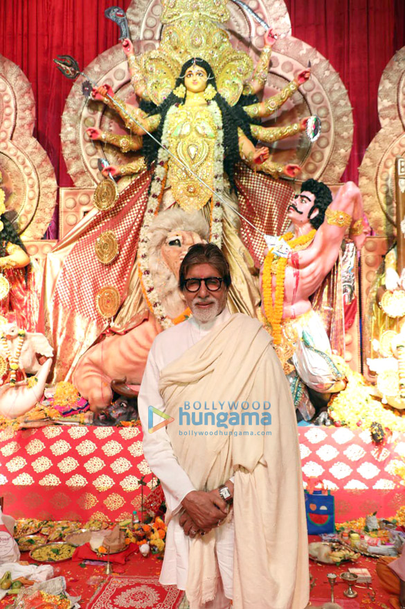 photos amitabh bachchan jaya bachchan kajol and others snapped visiting durga pandal 1