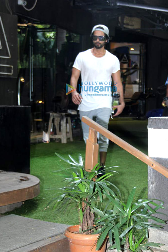 photos amrita arora and shahid kapoor spotted at the gym 6