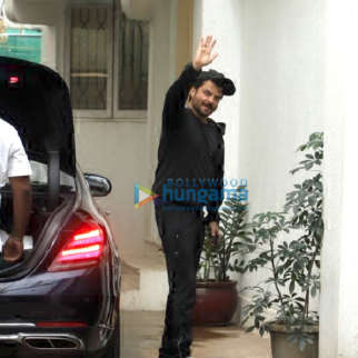 Photos: Anil Kapoor snapped in Juhu
