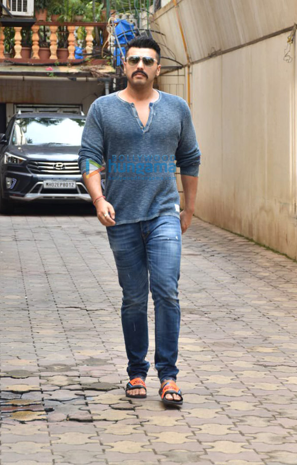 photos arjun kapoor spotted at a clinic in juhu 1 2