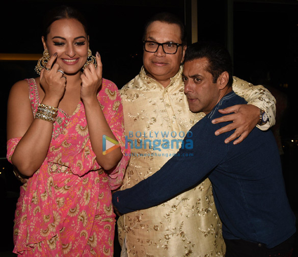 photos celebs grace ramesh s tauranis diwali bash 012121 4
