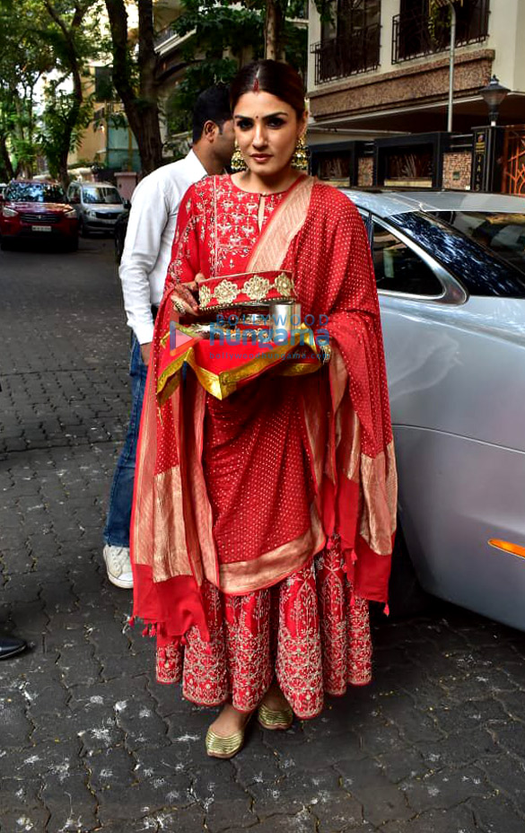 photos celebs snapped celebrating karwa chauth 7