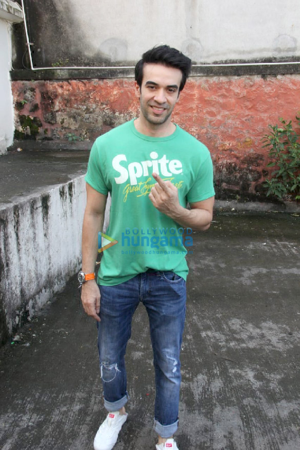 photos celebs snapped exercising their right to vote at the maharastra state elections3 8