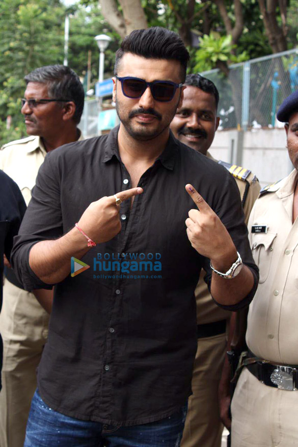 photos celebs snapped exercising their right to vote at the maharastra state elections6 5