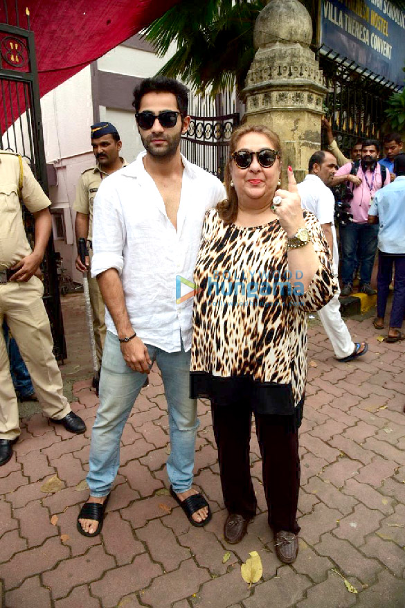 photos celebs snapped exercising their right to vote at the maharastra state elections7 1 2
