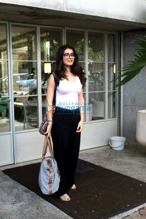 Photos: Fatima Sana Shaikh spotted at Sequel in Bandra Photos: Fatima Sana Shaikh spotted at Sequel in Bandra