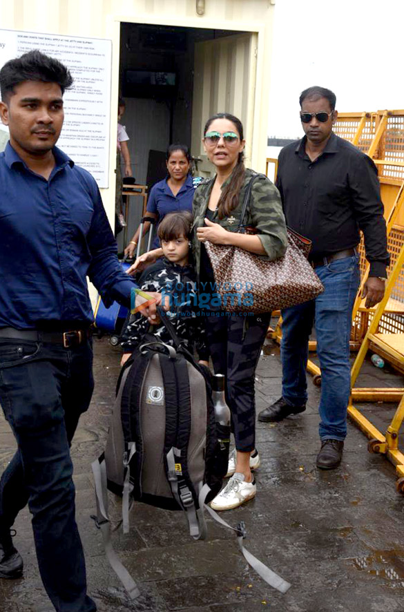 Photos: Gauri Khan, AbRam Khan and Sussanne Khan snapped at Gateway of India