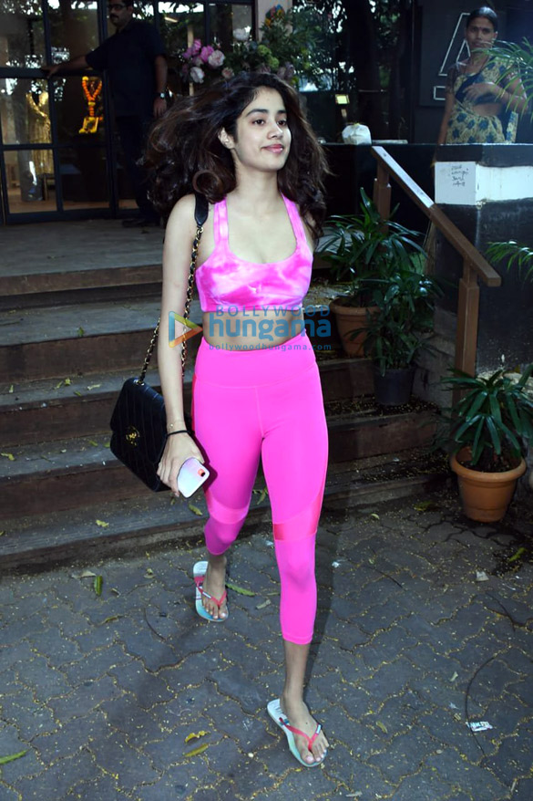 photos janhvi kapoor kim sharma shahid kapoor and kangana ranaut spotted at the gym 2