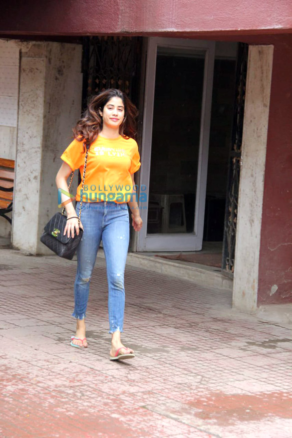 photos janhvi kapoor spotted at the pilates gym 2 11