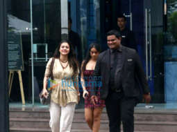 Photos: Kajol spotted with daughter Nysa at Yauatcha in BKC