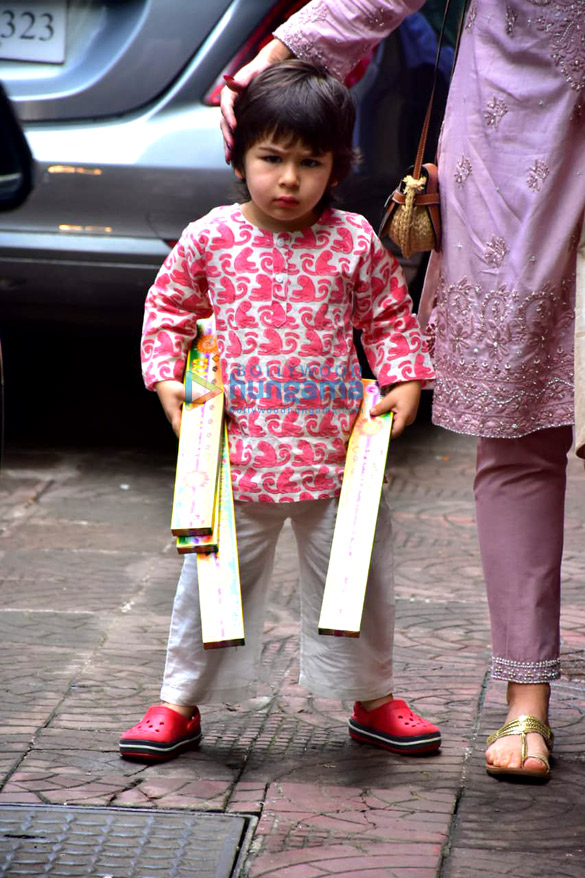 photos kareena kapoor khan and taimur ali khan spotted at karishma kapoors office in khar 2