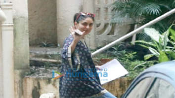 Photos: Kareena Kapoor Khan spotted at Aamir Khan’s house