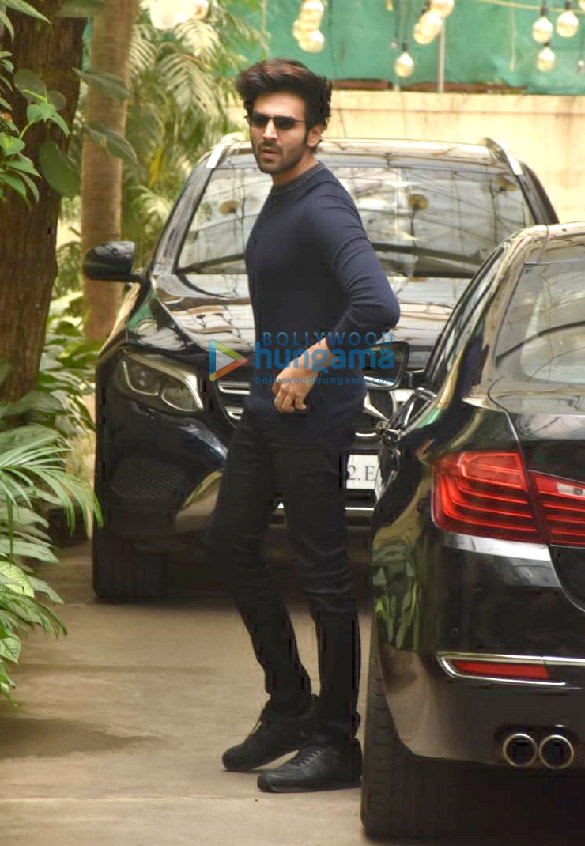 photos kartik aaryan and ileana dcruz spotted at a dubbing studio in juhu 3