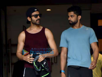 Photos: Kartik Aaryan snapped at the gym in Juhu