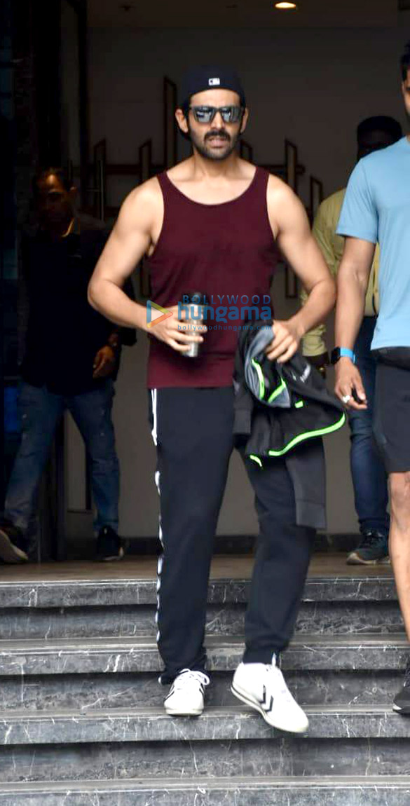 photos kartik aaryan snapped at the gym in juhu 2 2