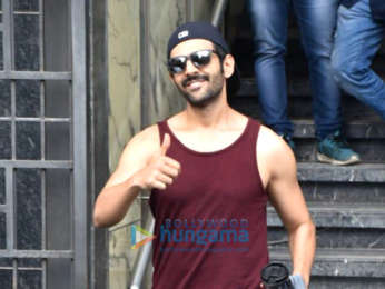 Photos: Kartik Aaryan snapped at the gym in Juhu