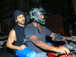 Photos: Kartik Aaryan snapped on a bike in Juhu