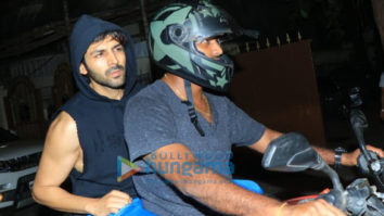 Photos: Kartik Aaryan snapped on a bike in Juhu